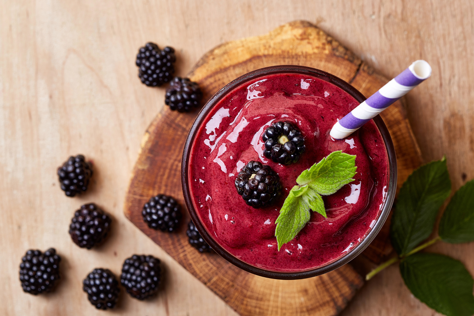healthy berry smoothie